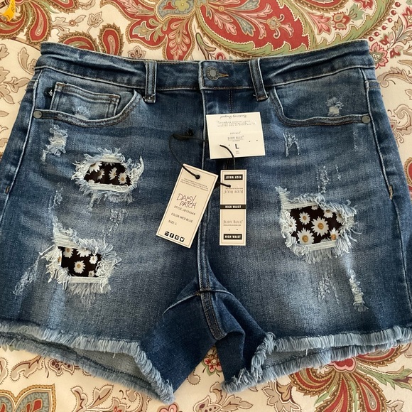 Size L, Judy Blue High Waist 'Daisy Patch' shorts, style J150048. Newer worn. - Picture 1 of 4